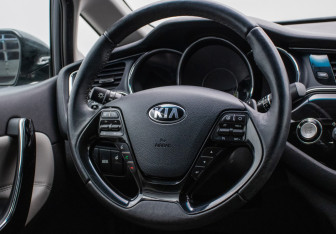 Подержанный автомобиль Kia Ceed Hatchback 2018 года (15 фото)