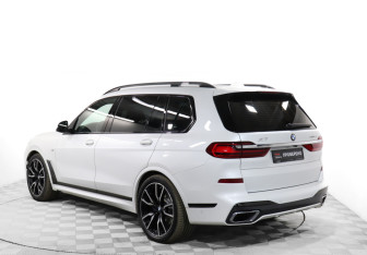 Подержанный автомобиль BMW X7 2020 года (7 фото)