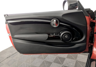 Подержанный автомобиль MINI Hatch 2020 года (19 фото)