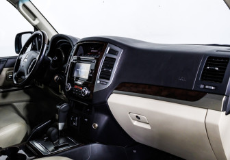 Подержанный автомобиль Mitsubishi Pajero 2020 года (9 фото)