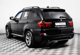 Подержанный автомобиль BMW X5 2011 года (7 фото)
