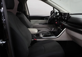Подержанный автомобиль Kia Carnival 2021 года (9 фото)
