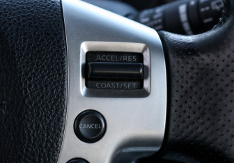 Подержанный автомобиль Nissan X-Trail 2013 года (17 фото)
