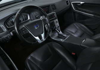 Подержанный автомобиль Volvo S60 2017 года (7 фото)