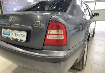 Подержанный автомобиль Skoda Octavia Liftback 2006 года (8 фото)