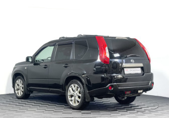 Подержанный автомобиль Nissan X-Trail 2011 года (7 фото)