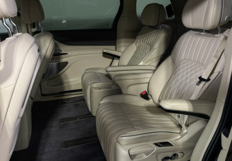 Подержанный автомобиль Voyah Dream 2024 года (10 фото)