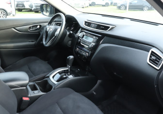 Подержанный автомобиль Nissan X-Trail 2015 года (9 фото)