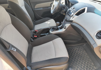 Подержанный автомобиль Chevrolet Cruze Sedan 2015 года (9 фото)