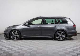 Подержанный автомобиль Volkswagen Golf R Wagon 2018 года (9 фото)