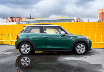 Подержанный автомобиль MINI Hatch 2021 года (4 фото)