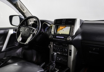 Подержанный автомобиль Toyota Land Cruiser Prado 2010 года (9 фото)