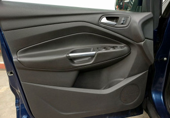 Подержанный автомобиль Ford Kuga 2013 года (16 фото)