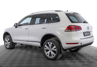 Подержанный автомобиль Volkswagen Touareg 2014 года (7 фото)