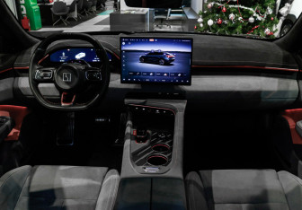 Подержанный автомобиль Zeekr 001 2024 года (18 фото)