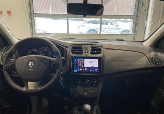 Подержанный автомобиль Renault Logan Sedan 2015 года (11 фото)