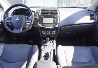 Подержанный автомобиль Mitsubishi ASX 2014 года (12 фото)