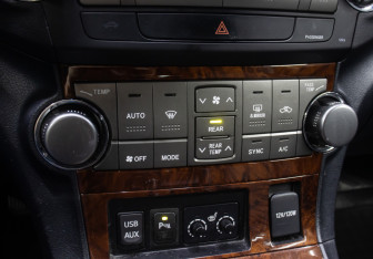 Подержанный автомобиль Toyota Highlander 2012 года (19 фото)