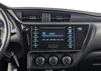 Подержанный автомобиль Toyota Corolla Sedan 2018 года (17 фото)