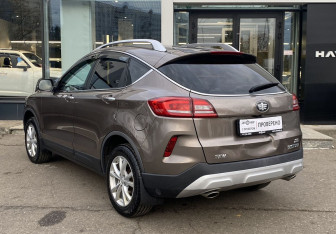 Подержанный автомобиль FAW Besturn X80 2019 года (7 фото)