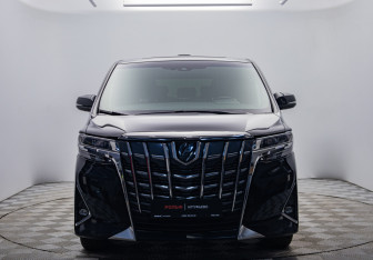 Подержанный автомобиль Toyota Alphard 2021 года (8 фото)