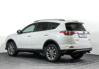 Подержанный автомобиль Toyota RAV4 2018 года (7 фото)