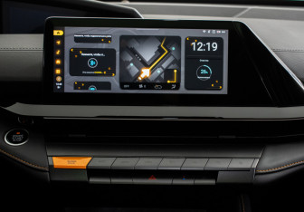 Подержанный автомобиль Changan UNI-V 2023 года (15 фото)