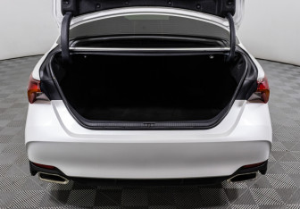 Подержанный автомобиль Toyota Avalon 2022 года (19 фото)