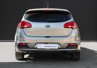 Подержанный автомобиль Kia Ceed Hatchback 2015 года (5 фото)