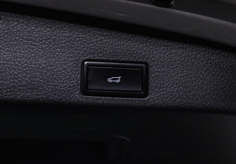 Подержанный автомобиль Volkswagen Touareg 2015 года (18 фото)