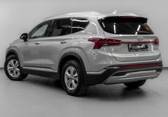 Подержанный автомобиль Hyundai Santa Fe 2021 года (7 фото)