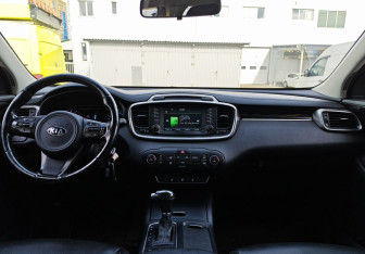 Подержанный автомобиль Kia Sorento 2017 года (11 фото)