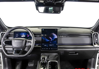 Подержанный автомобиль Jaecoo J7 2025 года (10 фото)