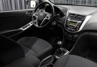 Подержанный автомобиль Hyundai Solaris Sedan 2013 года (11 фото)
