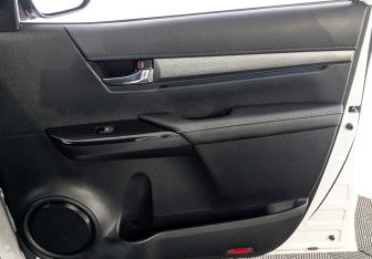 Подержанный автомобиль Toyota Hilux 2021 года (24 фото)