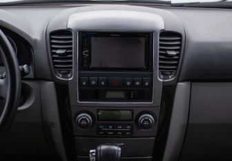 Подержанный автомобиль Kia Sorento 2007 года (14 фото)