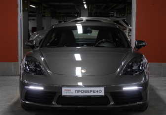 Подержанный автомобиль Porsche Cayman 2020 года (2 фото)