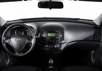 Подержанный автомобиль Hyundai i30 Hatchback 2011 года (17 фото)