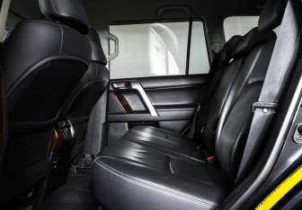 Подержанный автомобиль Toyota Land Cruiser Prado 2016 года (12 фото)