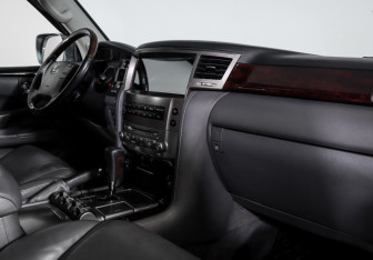 Подержанный автомобиль Lexus LX 2008 года (9 фото)