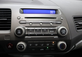 Подержанный автомобиль Honda Civic Sedan 2007 года (17 фото)