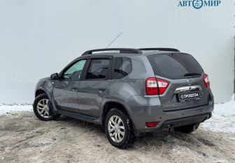 Подержанный автомобиль Nissan Terrano 2014 года (6 фото)