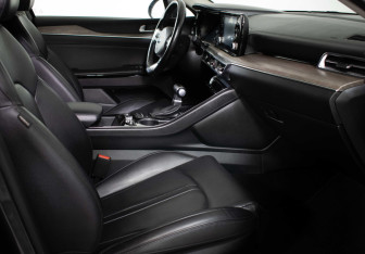 Подержанный автомобиль Kia K5 2020 года (11 фото)