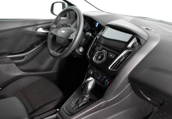Подержанный автомобиль Ford Focus Hatchback 2015 года (6 фото)