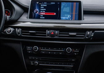 Подержанный автомобиль BMW X6 2015 года (14 фото)