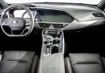 Подержанный автомобиль Geely Tugella 2023 года (12 фото)