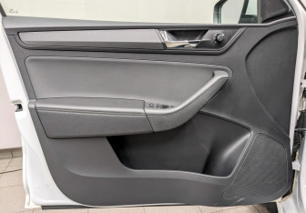 Подержанный автомобиль Skoda Rapid Liftback 2022 года (19 фото)