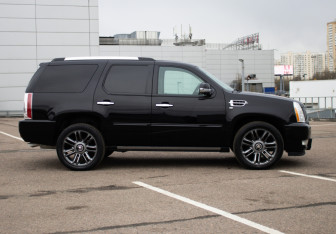 Подержанный автомобиль Cadillac Escalade Suv 2010 года (4 фото)