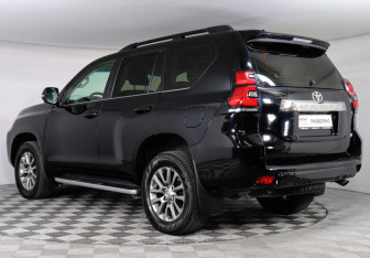 Подержанный автомобиль Toyota Land Cruiser Prado 2018 года (6 фото)