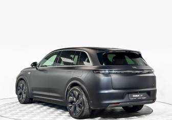 Подержанный автомобиль LiXiang L7 2023 года (7 фото)